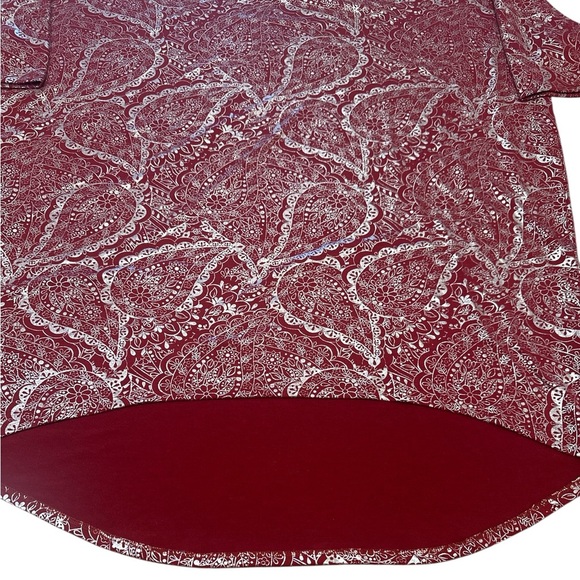 Lularoe Short Sleeve Top Size Large Burgundy Silver Paisley Print Metallic Sheen - Picture 3 of 10